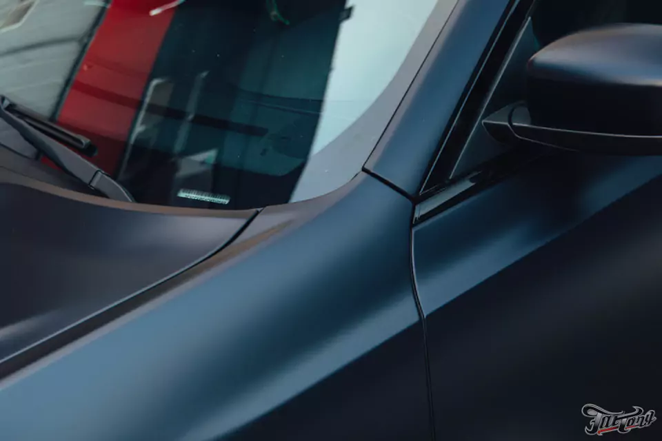Обновленный Chrysler 300C! Кузовной ремонт и полный окрас кузова, оклейка матовым полиуретаном, комплексная шумоизоляция и сабвуферное звено, плановое ТО